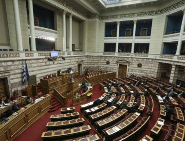 Δημοκρατική Συμπαράσταση: Να γίνει επανένταξη στη ρύθμιση 100 δόσεων για όσους την έχασαν